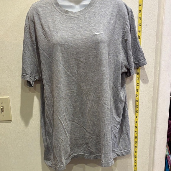 Nike Men's Heather Gray Short Sleeve Tee - Picture 1 of 2